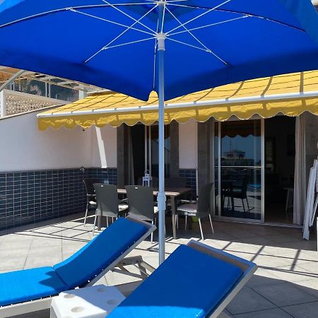 Billy'S Beachfront Apartment With Pool Access Пуэрто-де-Моган Экстерьер фото
