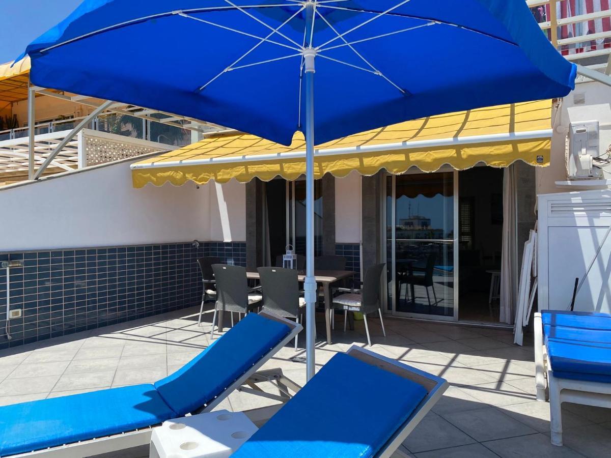 Billy'S Beachfront Apartment With Pool Access Пуэрто-де-Моган Экстерьер фото