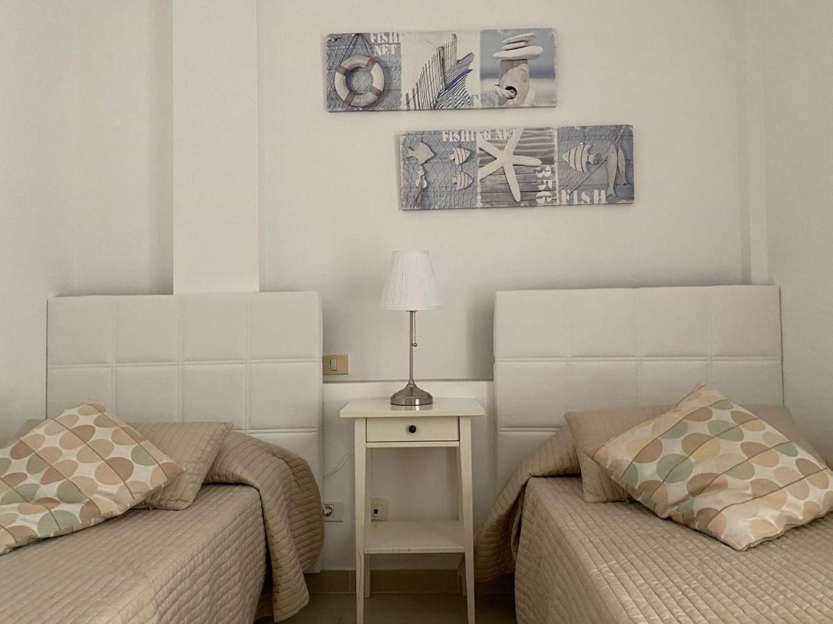 Billy'S Beachfront Apartment With Pool Access Пуэрто-де-Моган Экстерьер фото