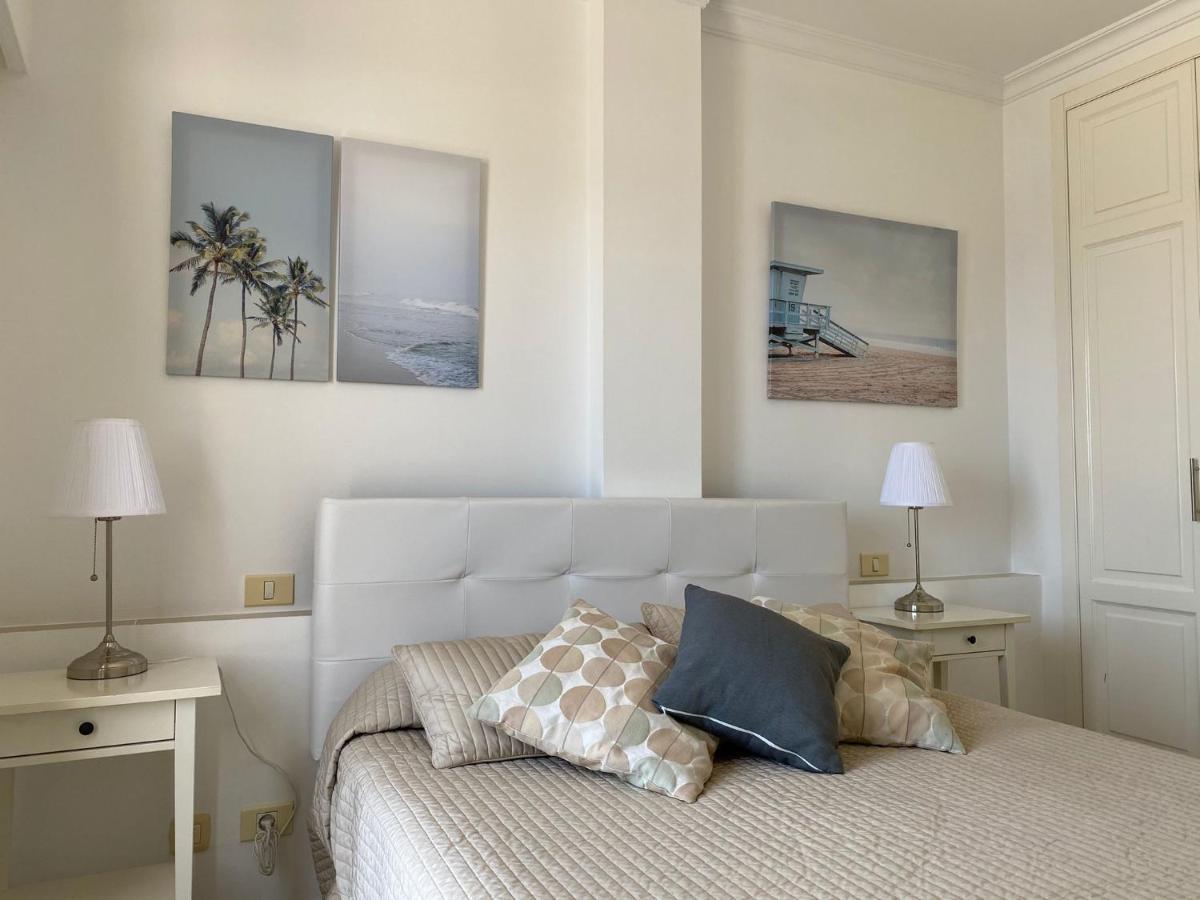 Billy'S Beachfront Apartment With Pool Access Пуэрто-де-Моган Экстерьер фото